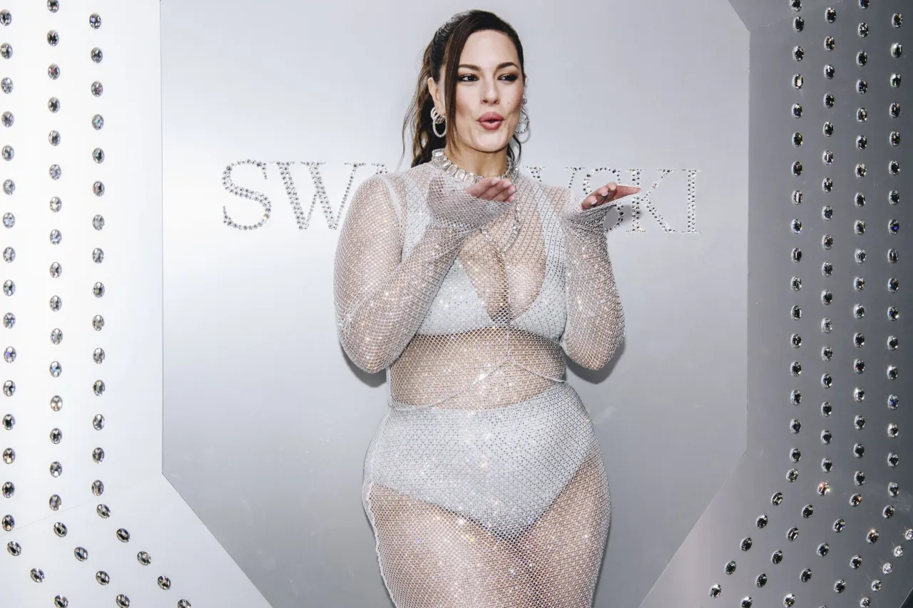 modelka na wybiegu, modelka w sesji komercyjnej, modelka plus size