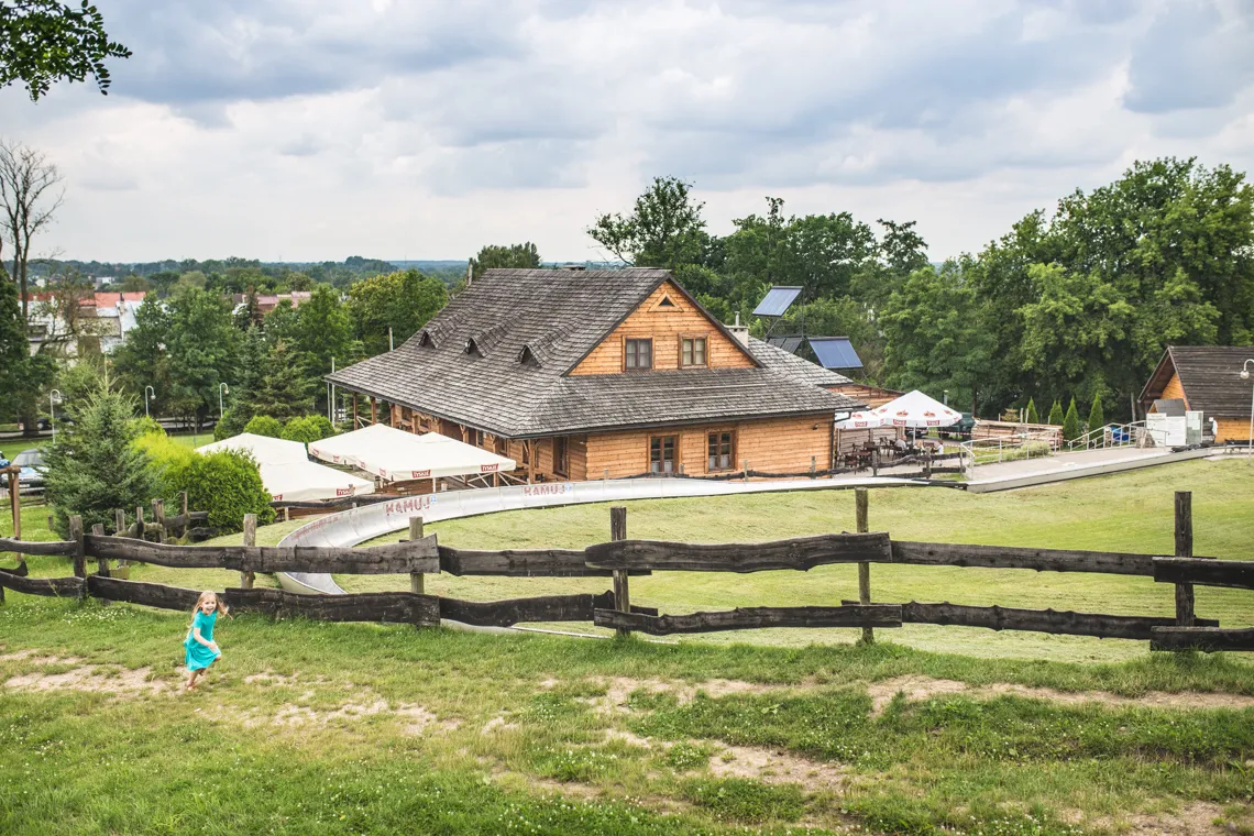 Bac&oacute;wka u J&oacute;zka Ł&oacute;dź restauracja z zewnątrz