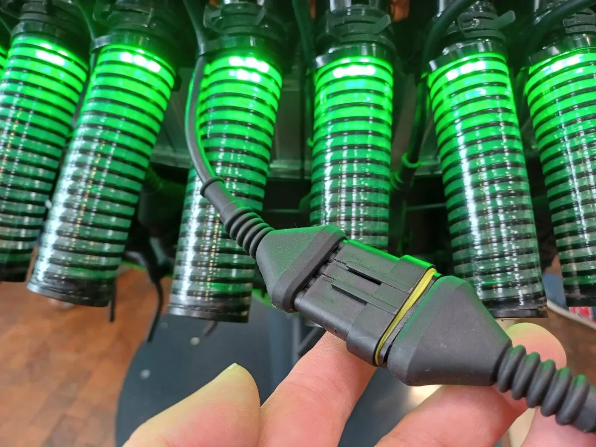 Zabezpieczenie wiązek elektrycznych ciągnika przed gryzoniami