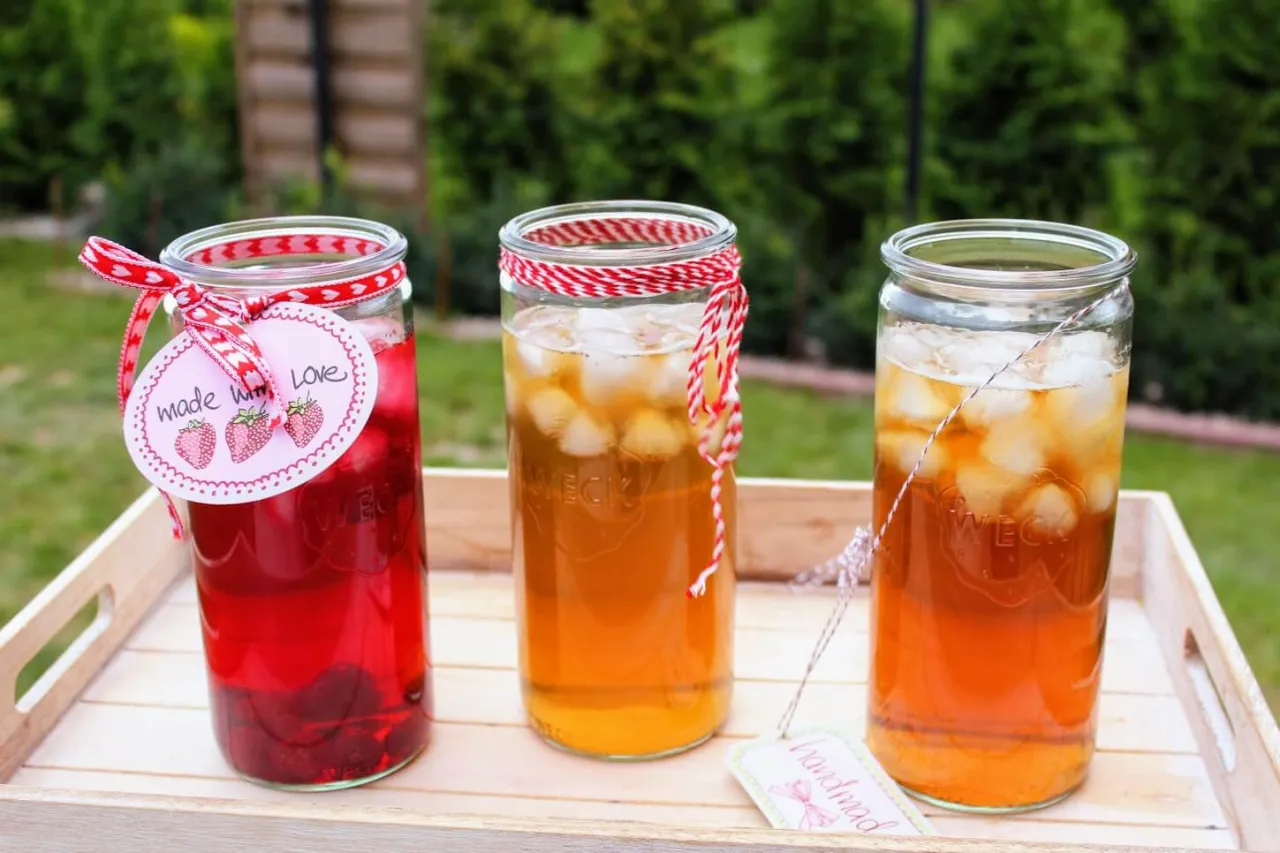 r&oacute;żne rodzaje herbaty liściastej do cold brew