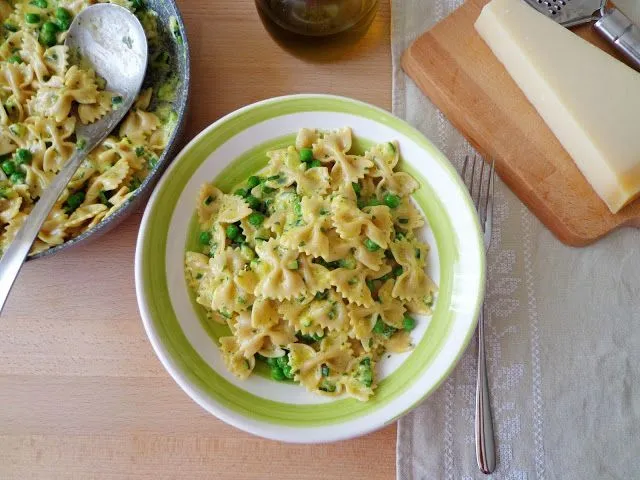carbonara z cukinią lub groszkiem
