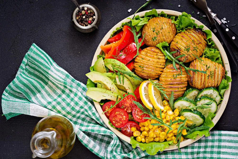 zbilansowany wegański posiłek talerz