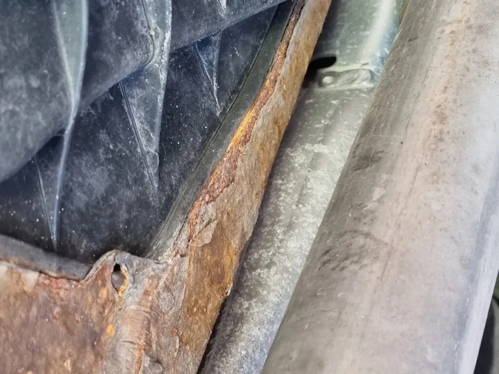 Mercedes W211 korozja typowe miejsca