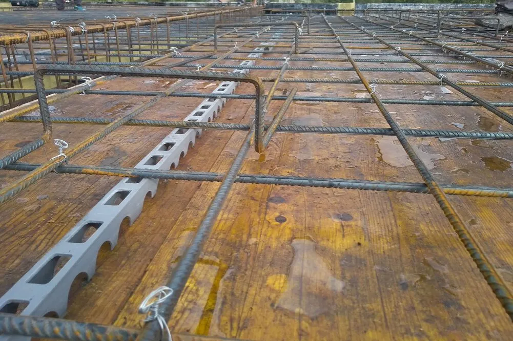 Dystanse do zbrojenia w fundamencie i stropie