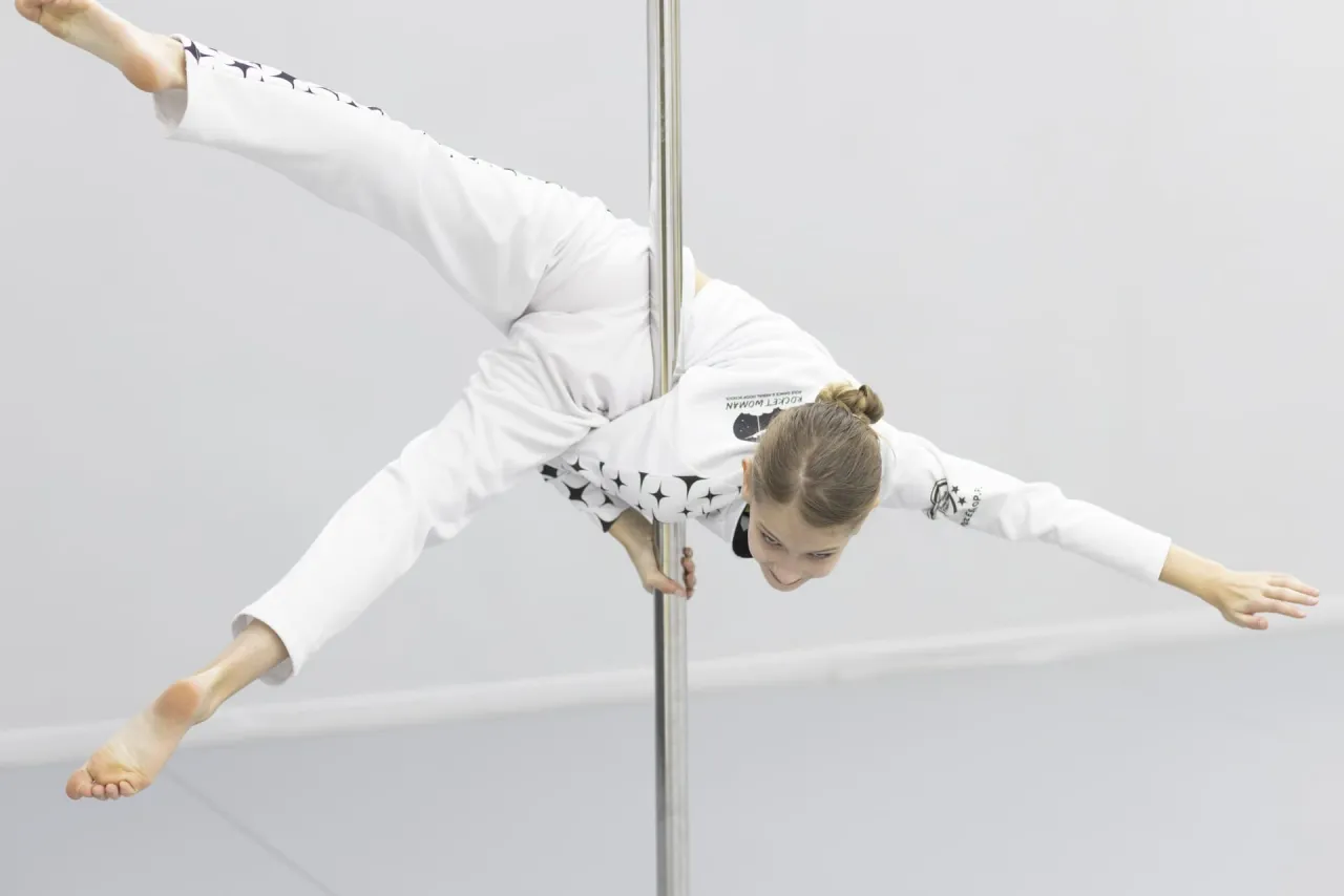 pole sport zawody akrobatyka