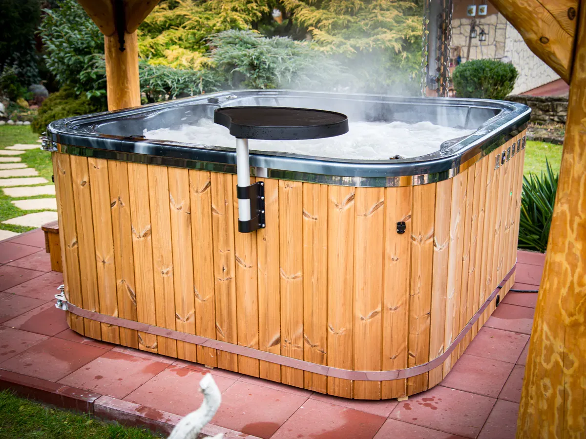 Różne rodzaje jacuzzi i wanien spa