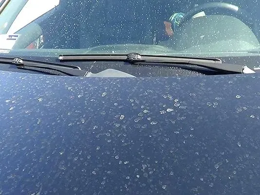 zacieki na lakierze samochodowym po myciu