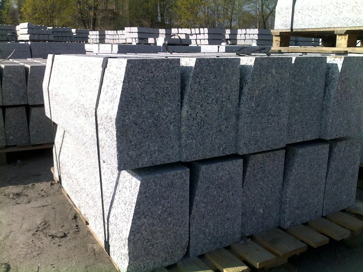 Różne rodzaje krawężników na podjazd