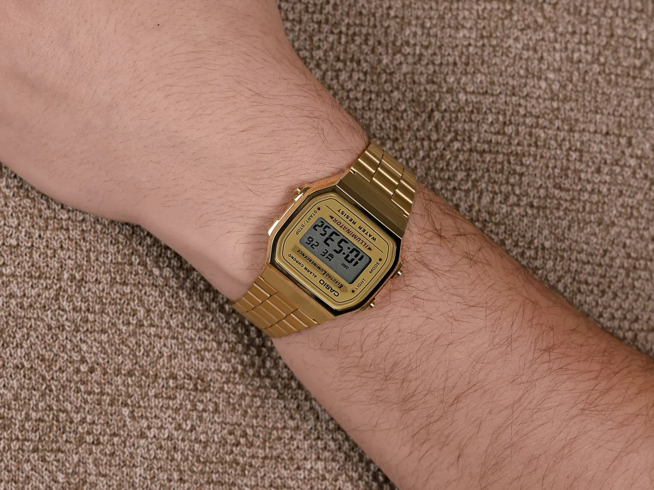 złoty Casio stylizacje