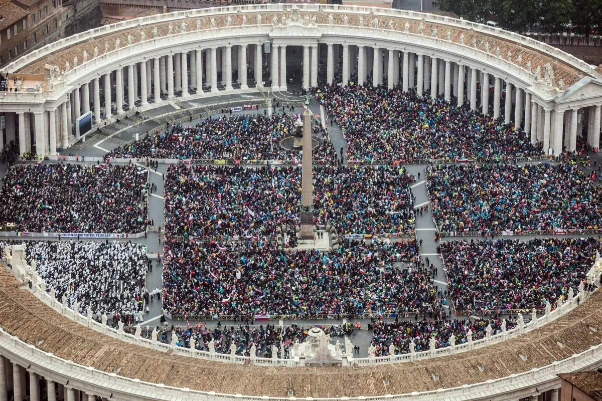 Plac Świętego Piotra Watykan tłumy