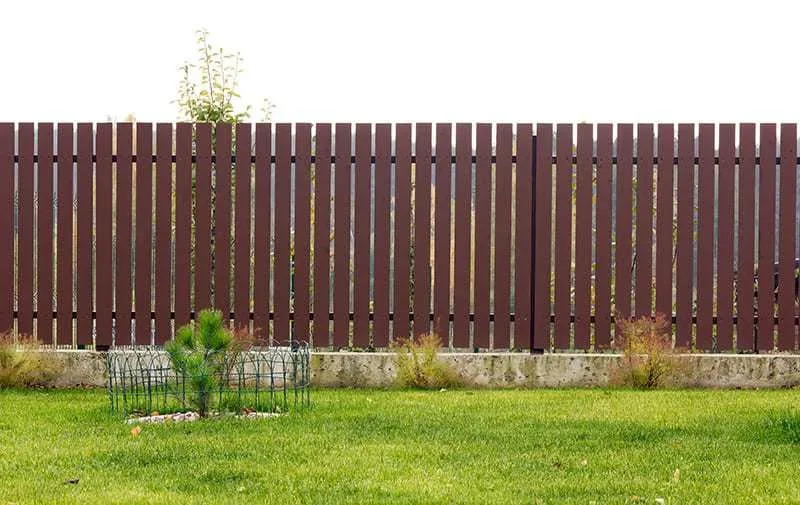 Rodzaje ogrodzeń panelowych i drewnianych