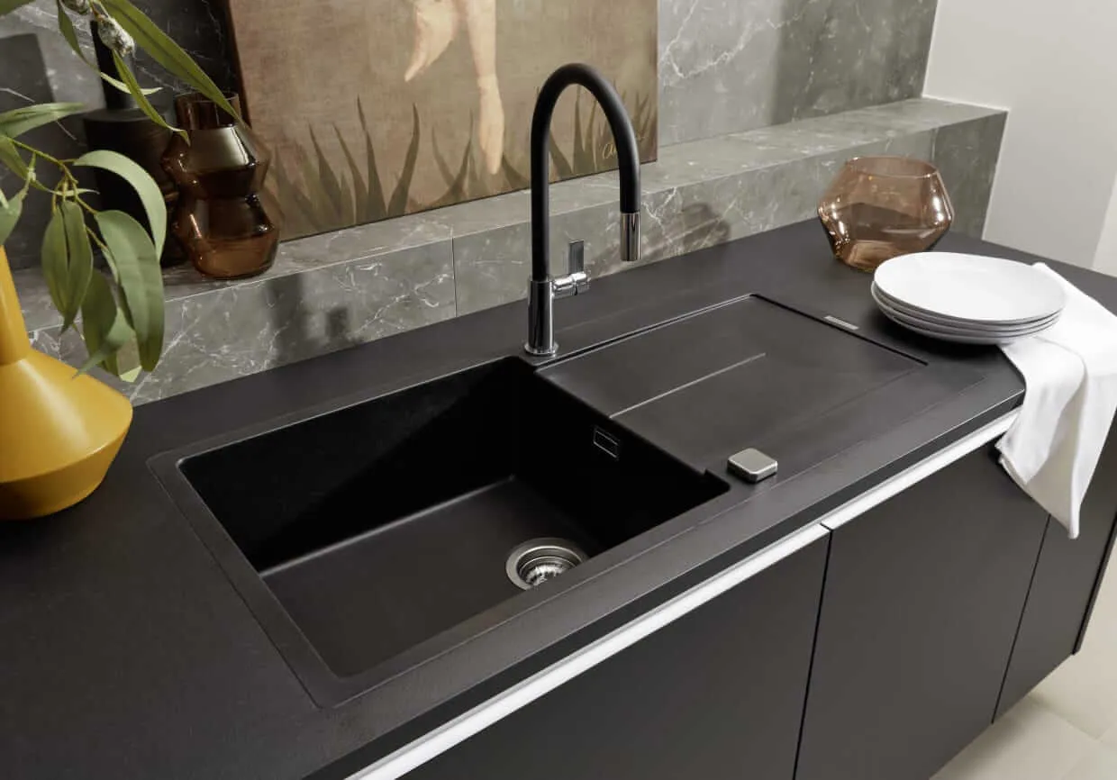 montaż zlewu wpuszczany, podwieszany, na r&oacute;wni z blatem