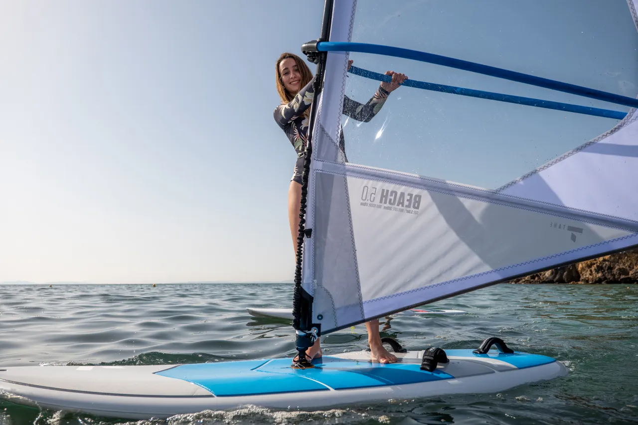 windsurfing początkujący deska i żagiel