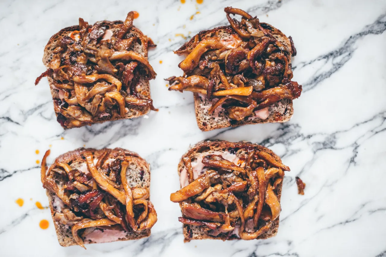 szarpane boczniaki w bułce