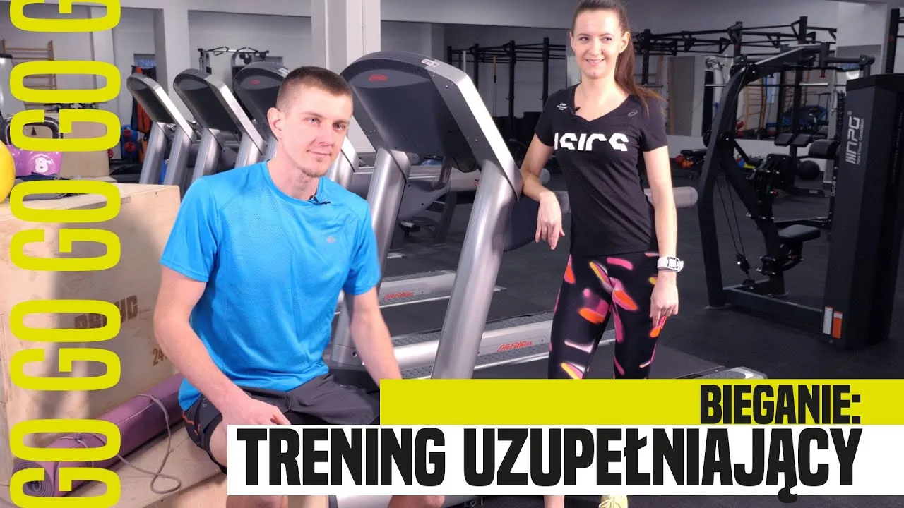 biegacz na siłowni, trening uzupełniający dla biegaczy