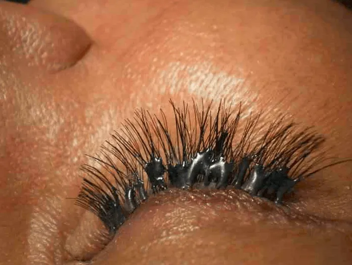 Błędy w aplikacji przedłużania rzęs