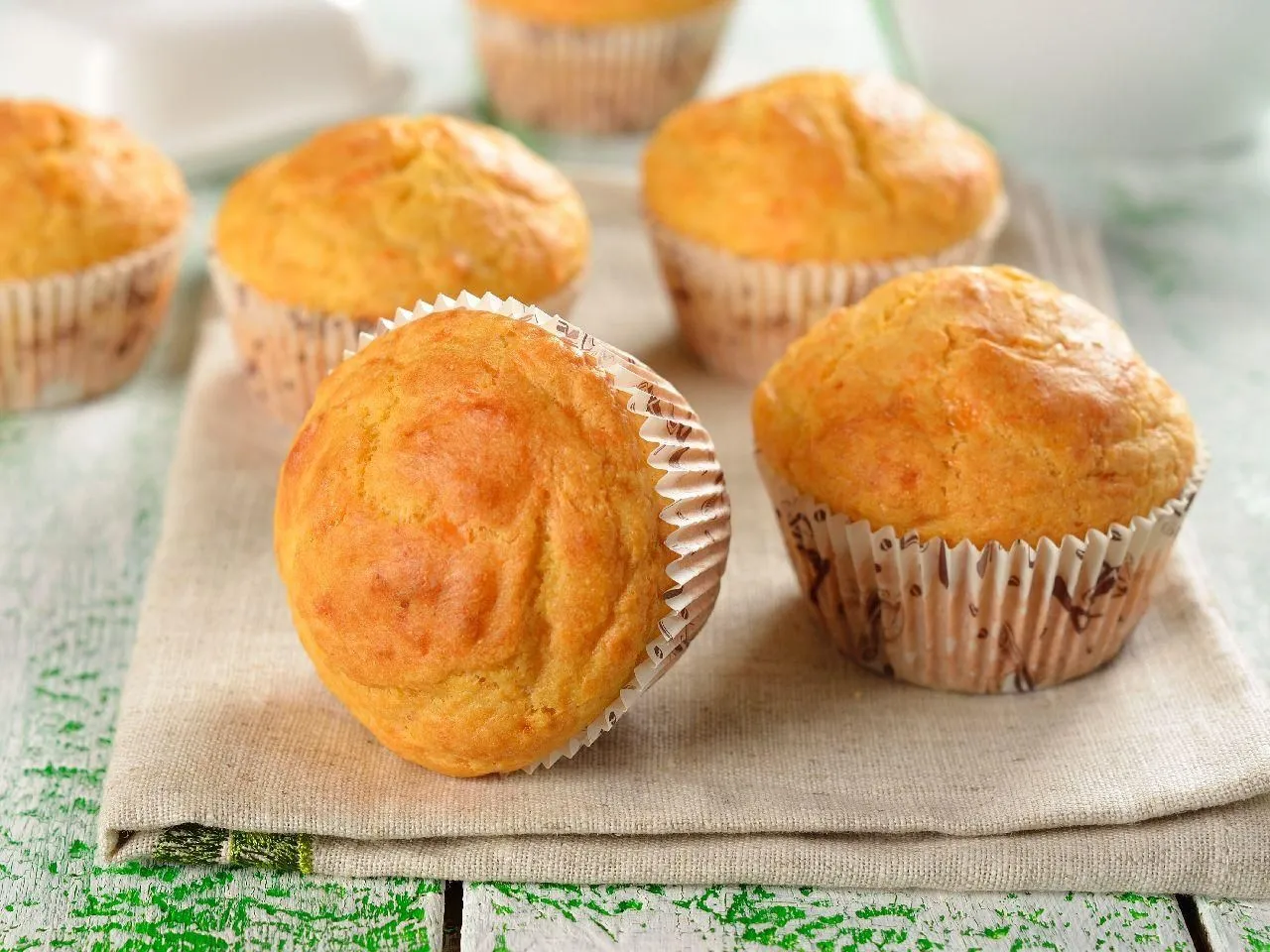 Złociste babeczki, idealne na zdrowy deser. Pyszny przepis na babeczki, kt&oacute;ry pokochasz!