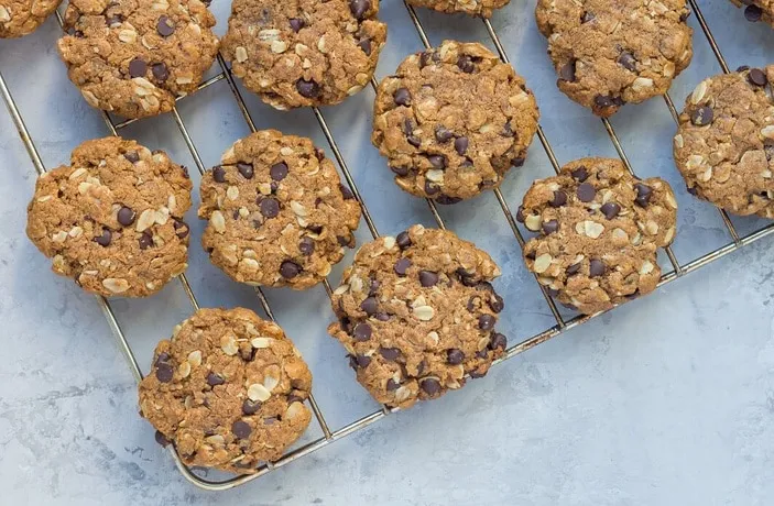 klasyczne ciastka owsiane na kratce