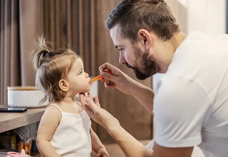 jak podać lek niemowlakowi strzykawką