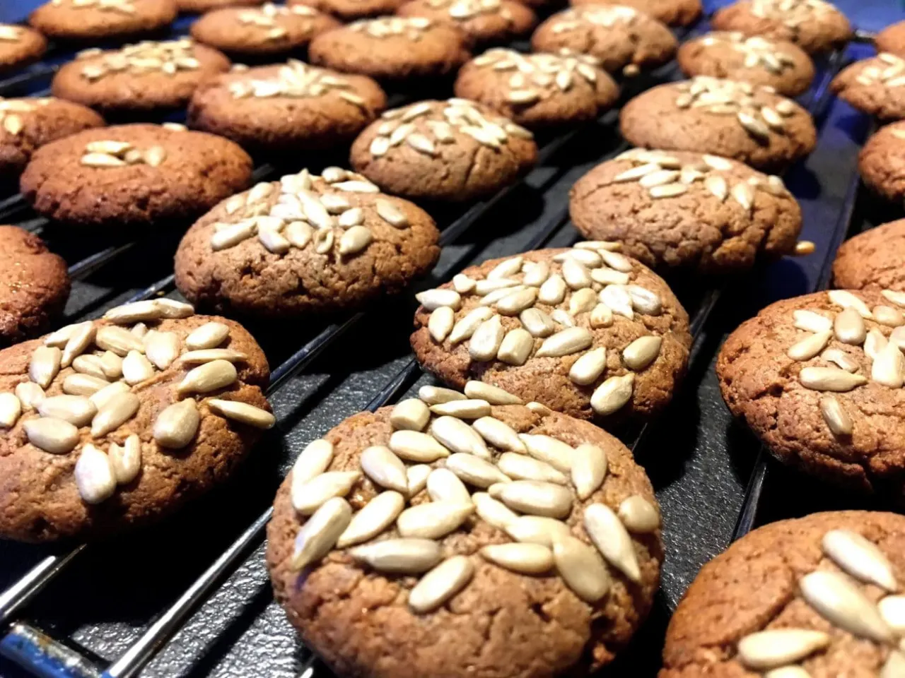 Wariacje keto ciastek z masła orzechowego