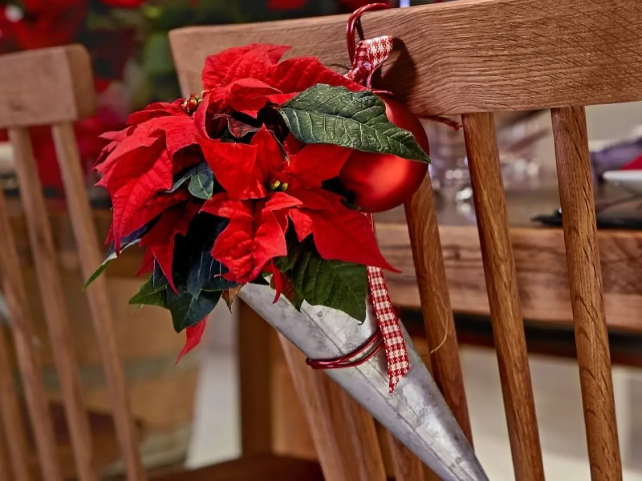 dekoracje krzeseł naturalne materiały eko