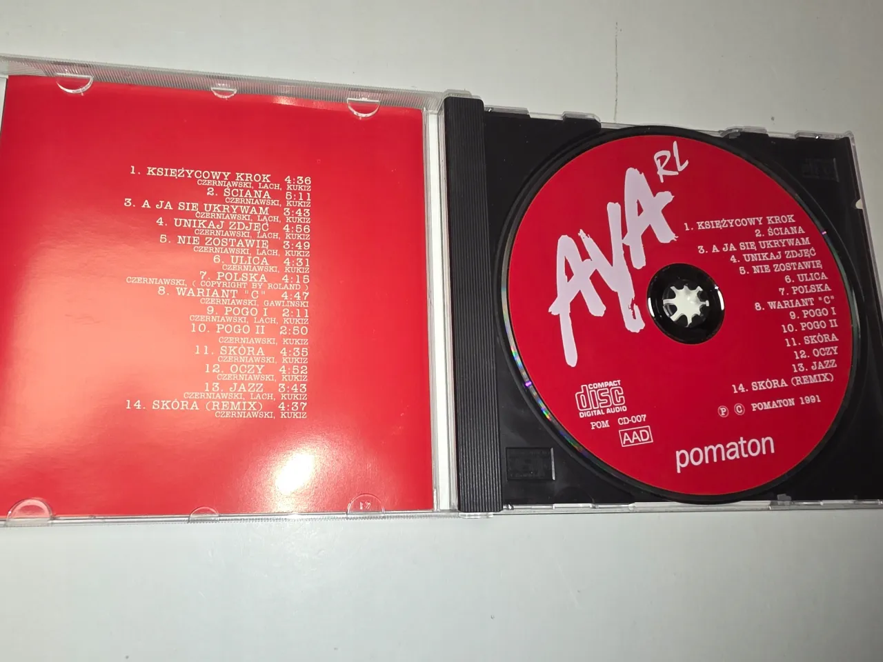 Płyta CD zespołu Aya RL. Na okładce lista utwor&oacute;w, m.in. 