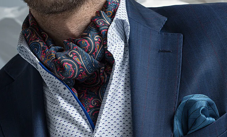 Męskie alternatywy dla krawata: mucha, fular, ascot