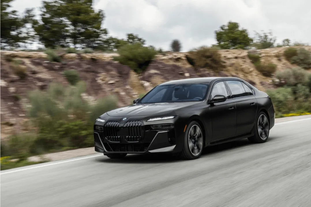 Zdjęcie BMW serii 7: Luksusowy sedan, który zachwyca - co warto wiedzieć