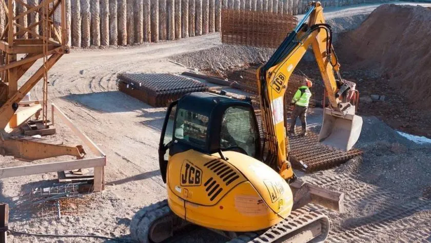 operator koparki w Niemczech na budowie