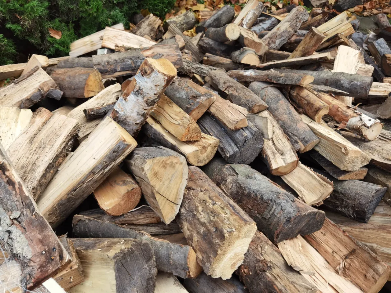 idealnie wysezonowane drewno opałowe