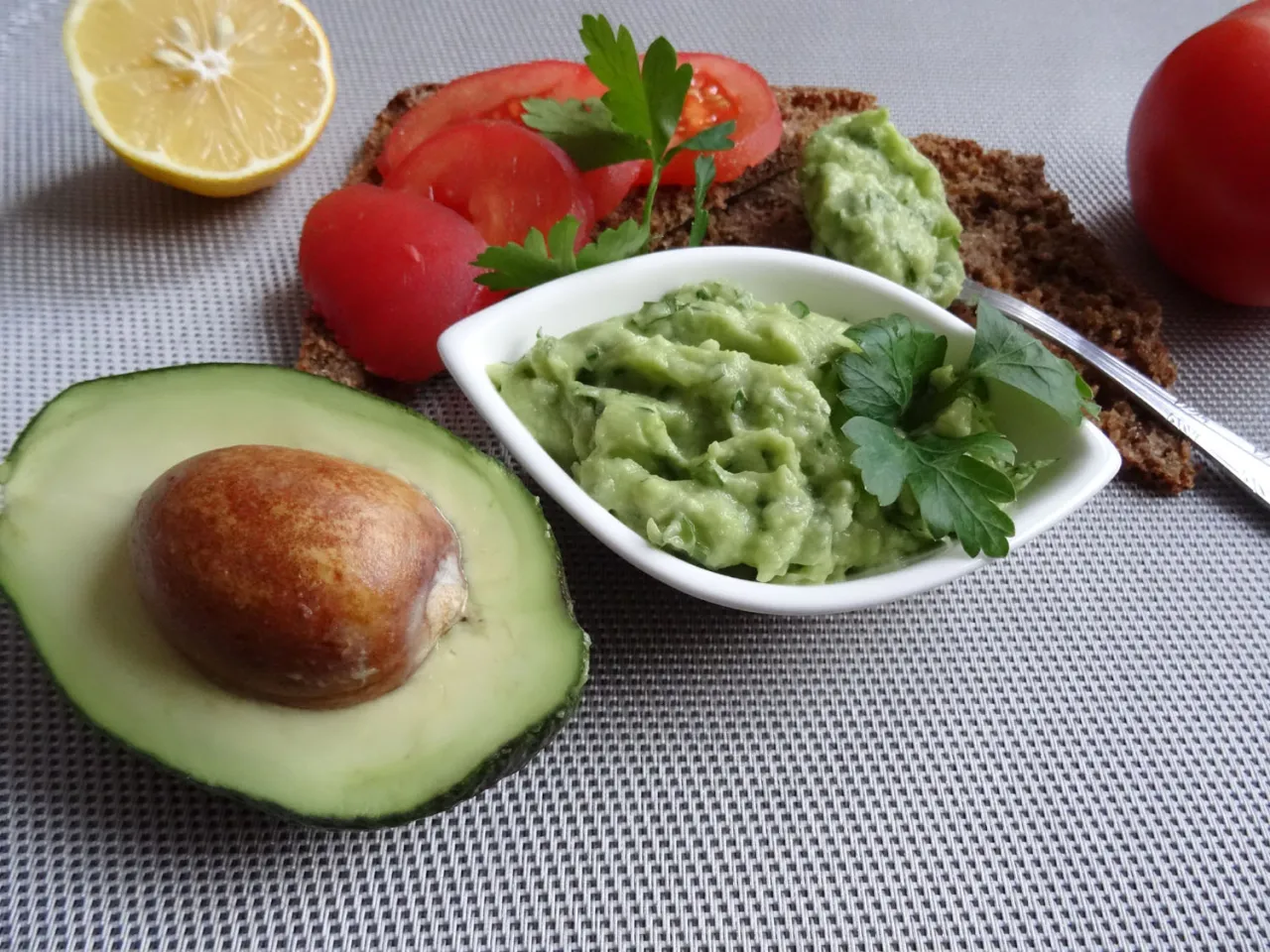 guacamole z limonką i cytryną