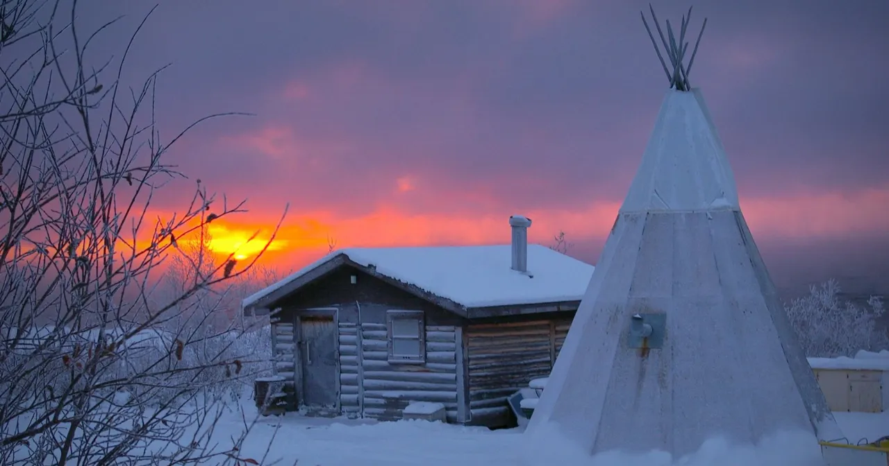 Zorza polarna nad Wielkim Jeziorem Niedźwiedzim