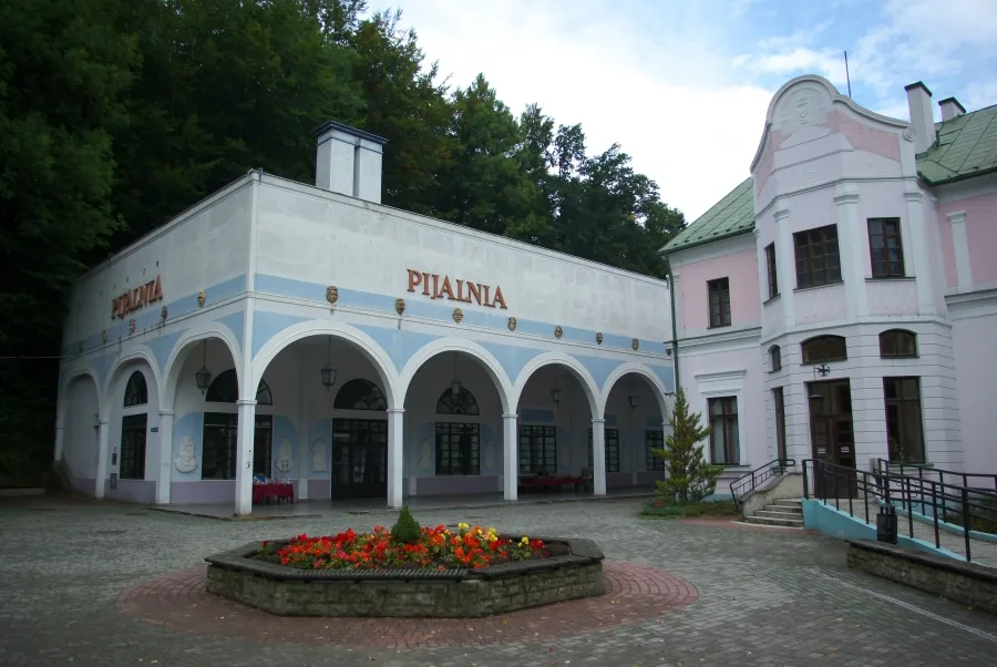 Iwonicz Zdrój deptak pijalnia wód