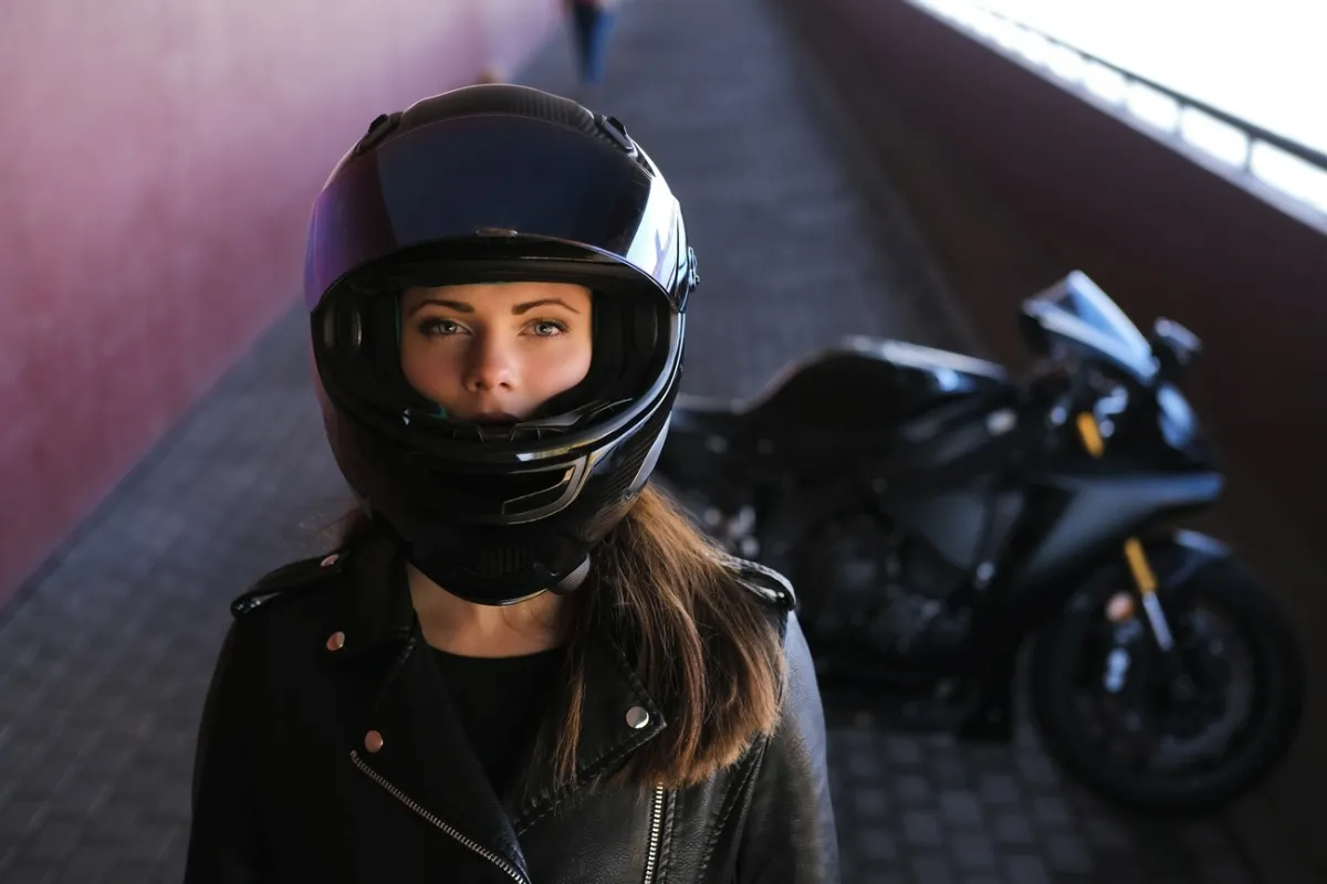 Zdjęcie Jaki kask na motorower? Wybierz mądrze dla swojego bezpieczeństwa