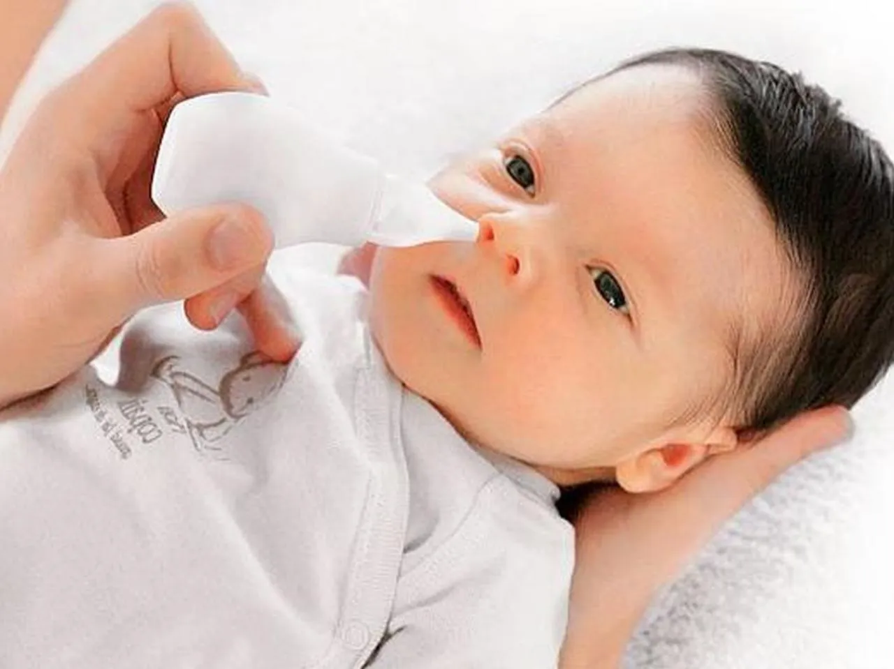 czyszczenie noska niemowlaka, katar u niemowlaka
