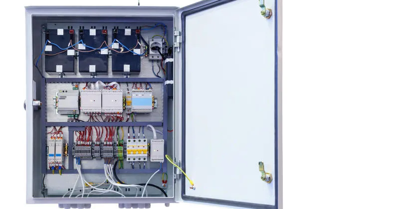 rodzaje rozdzielnic elektrycznych natynkowa podtynkowa