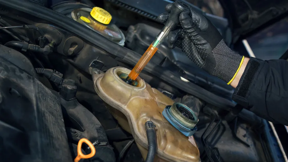 zamarzniety uklad chlodzenia samochodu