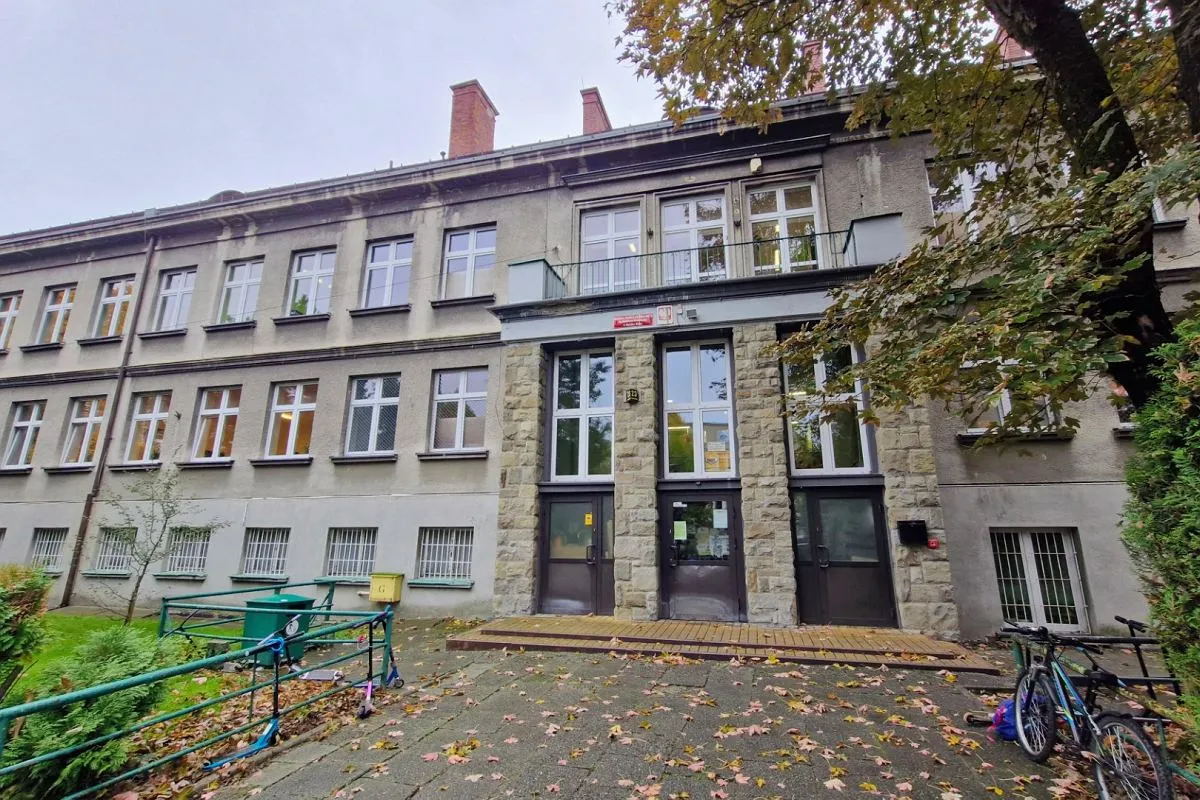 Uczniowie Liceum Jasińskiego na zajęciach dodatkowych lub wycieczce