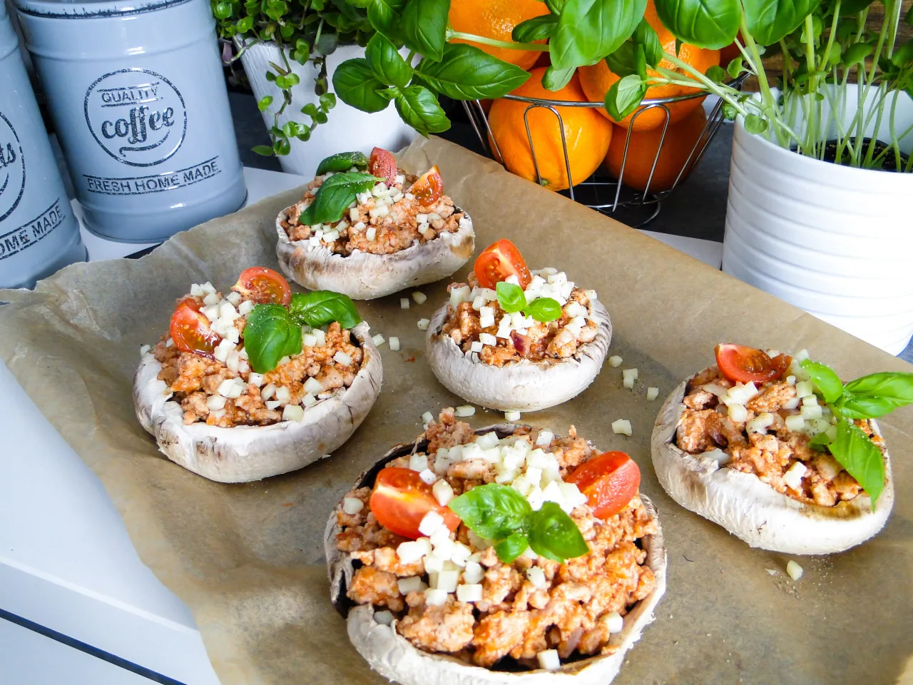 faszerowane pieczarki portobello, eleganckie dania z mięsa mielonego