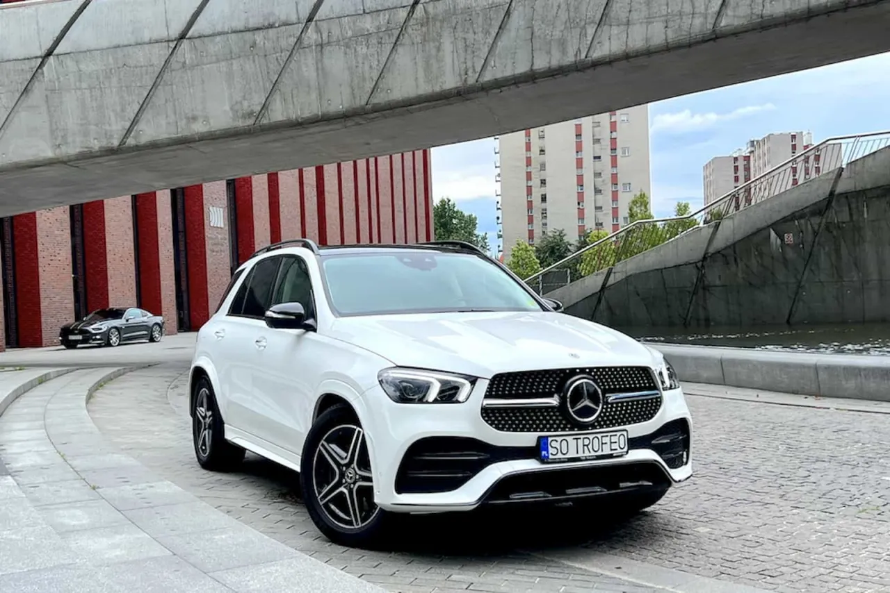 Zdjęcie Mercedes-Benz GLE 400d - Poznaj jego wyjątkowe cechy i możliwości