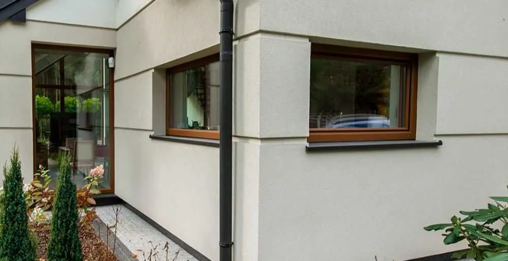 Zdjęcie Z czego parapet zewnętrzny? Poznaj najlepsze materiały i ich właściwości