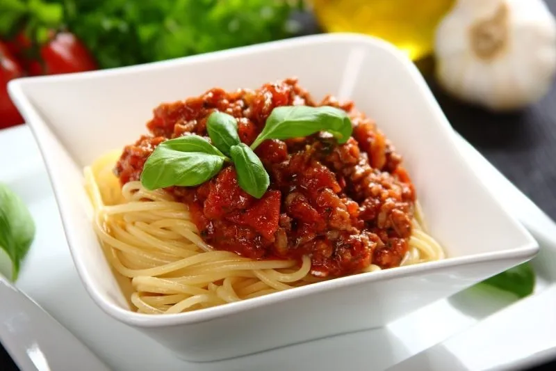 sos boloński długo duszony