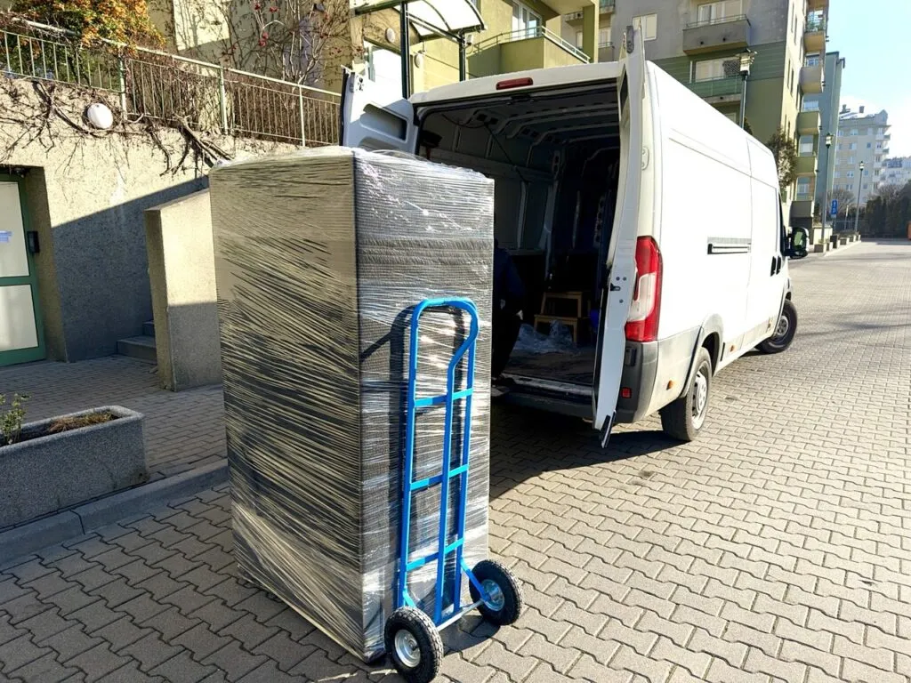 lodówka transport pionowy vs poziomy