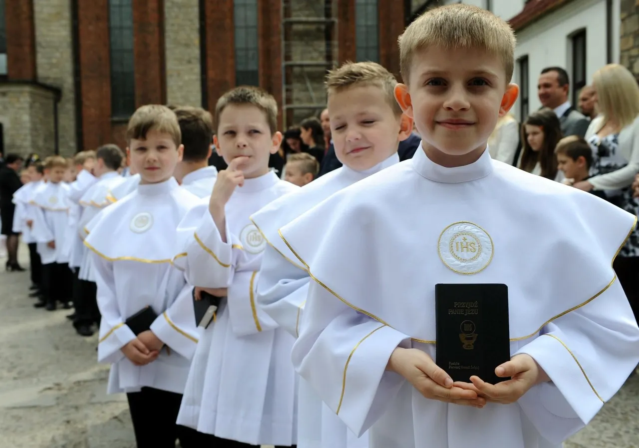Dzieci przystępujące do Pierwszej Komunii Świętej