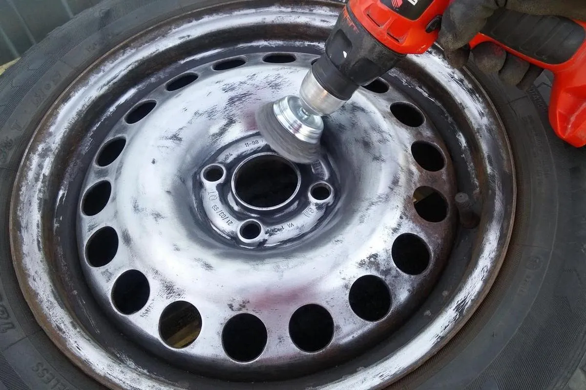 Malowanie felg stalowych przed i po