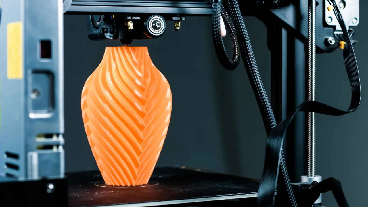 Drukarka 3D w akcji, łatwa obsługa, nowoczesna technologia