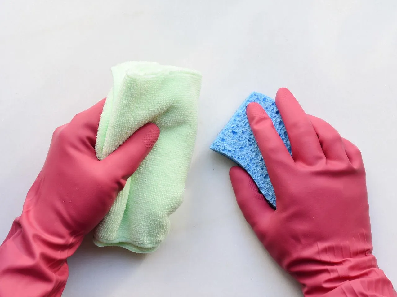 Domowe sposoby usuwania kleju z kamienia