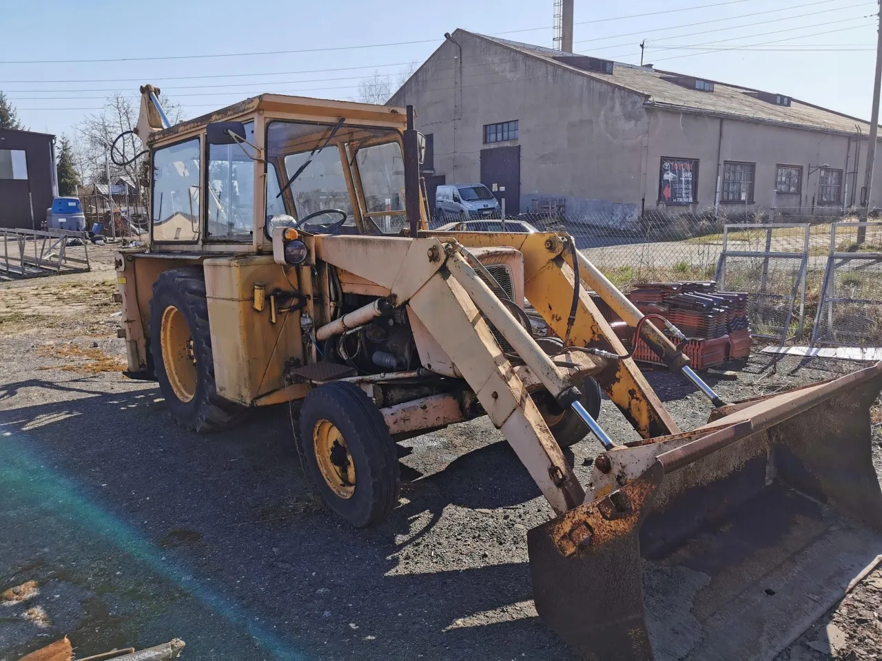 Używane koparko-ładowarki Ostrówek i JCB