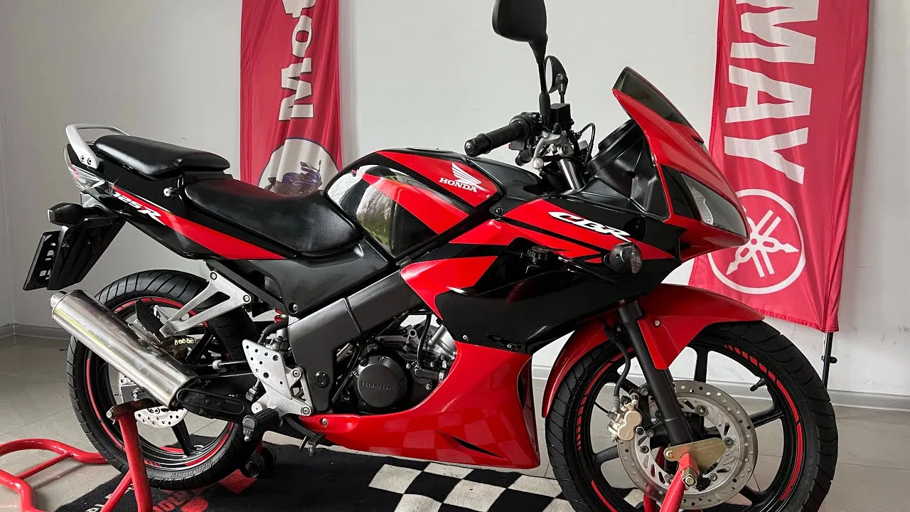 Honda CBR 125R JC39