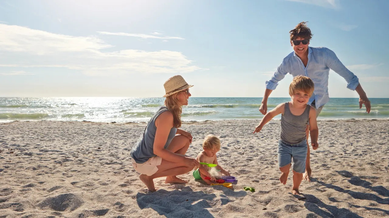 rodzina z małym dzieckiem na polskiej plaży latem